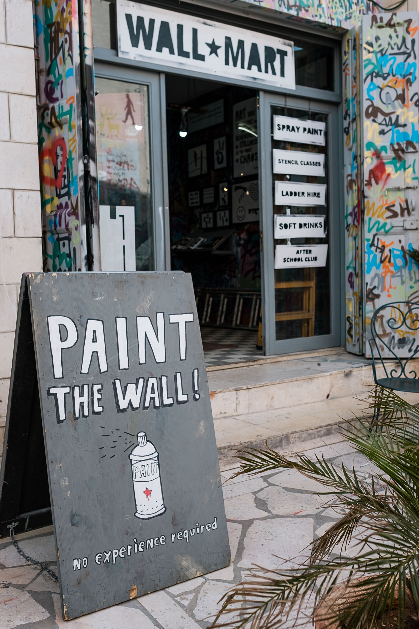 Banksy - Walled Off Hotel - Bethlehem - Palestine (201 von 4)